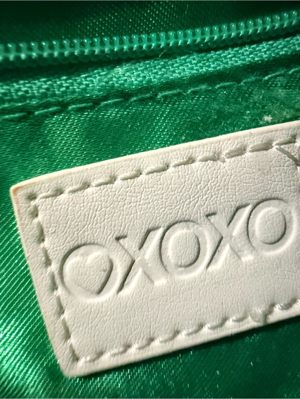 XOXO White Shoulder Bag with Colorful Heart Print - Picture 2 of 9